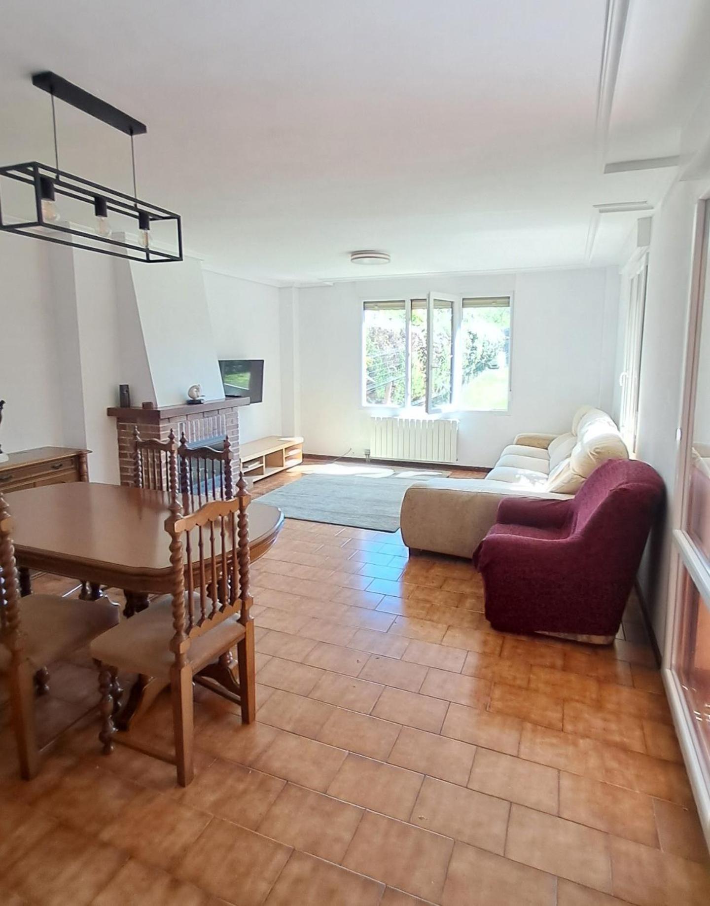 Casa Grande Con Jardin Holiday home *