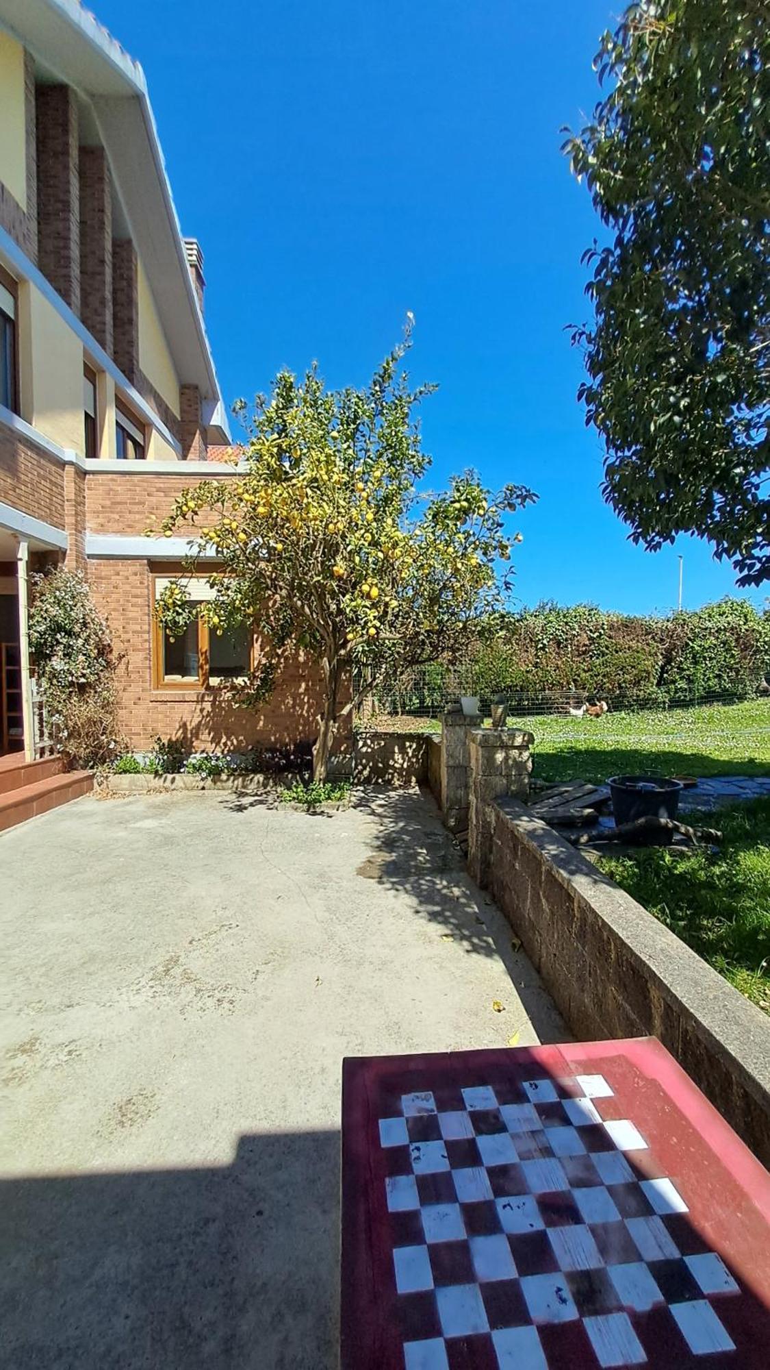 Casa Grande Con Jardin * Santa Cruz De Bezana